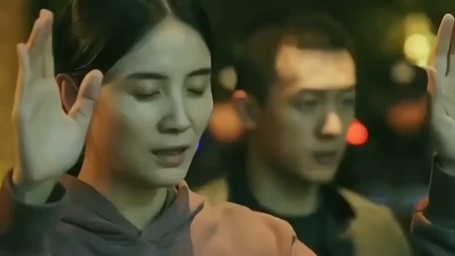 别看了，我就是抓你的人，没带家伙