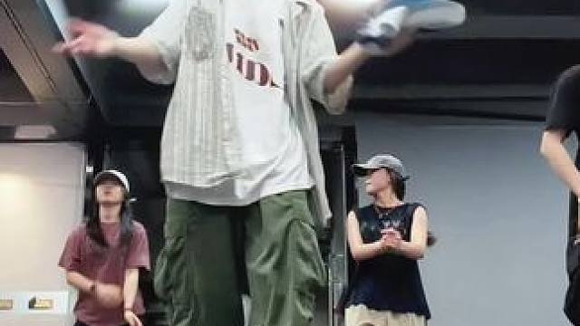 背景一换，继续Hiphop