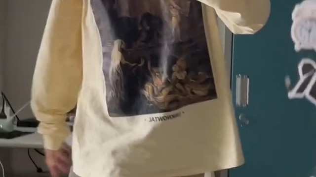宿舍没人，自拍一张