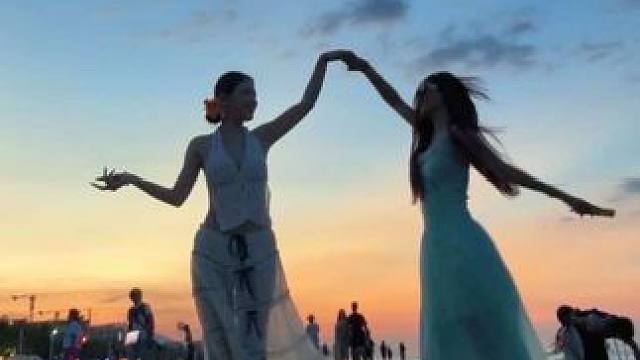 海边 落日 还有你 …