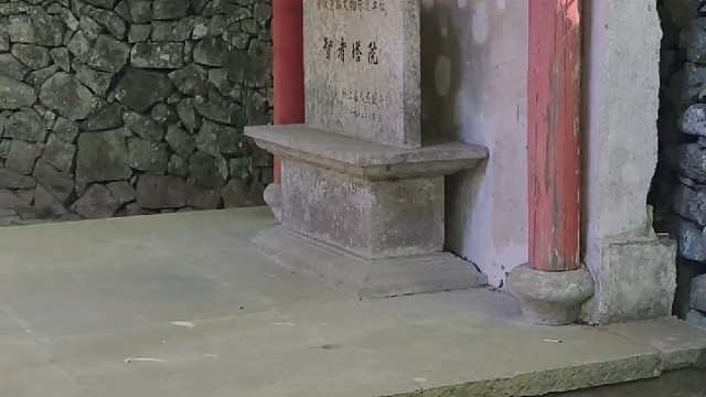 深山藏古寺，塔院沐清风