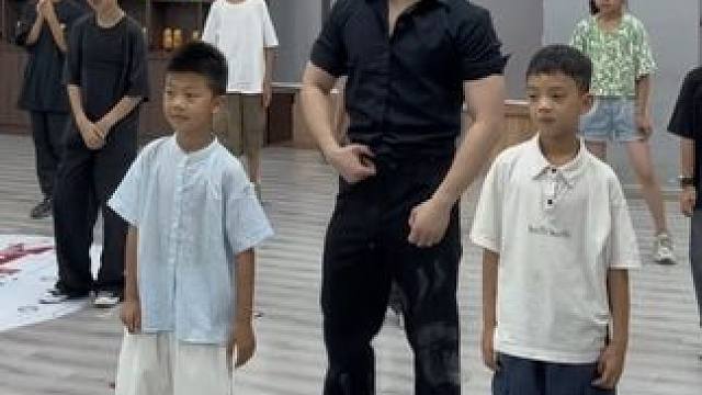 好欢快的音乐 好热烈的舞蹈