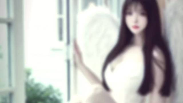 我总是固执的认为 我就算只是你无聊的消遣 你也会慢慢离不开我