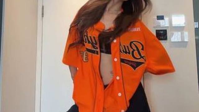 跳点好看的舞吧