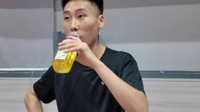兄弟你食不食油饼？