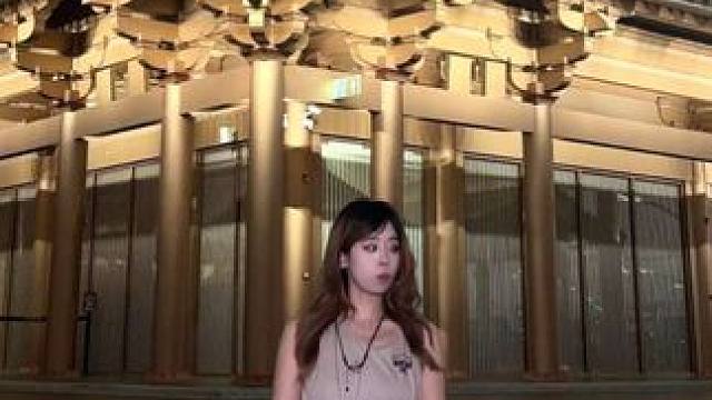 一想到要拍这个开头就想笑