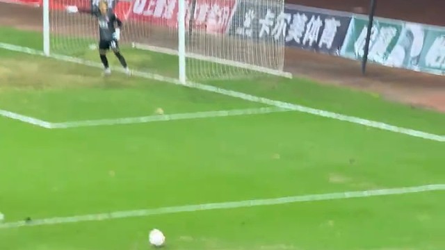 门将发起进攻，八次连续传递，尽显团队默契#英超