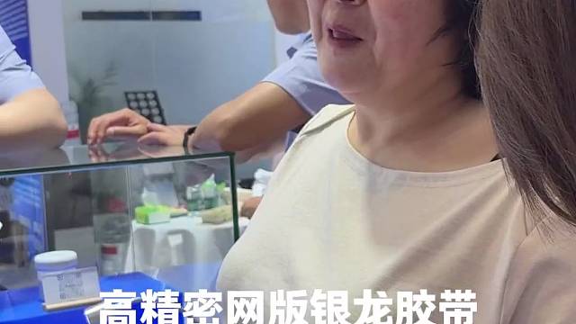 银龙胶带刘姐上海光伏展与星瀚材料技术畅聊高精密网版行业趋势！所有行业共生共赢共存，你中有我我中有你，