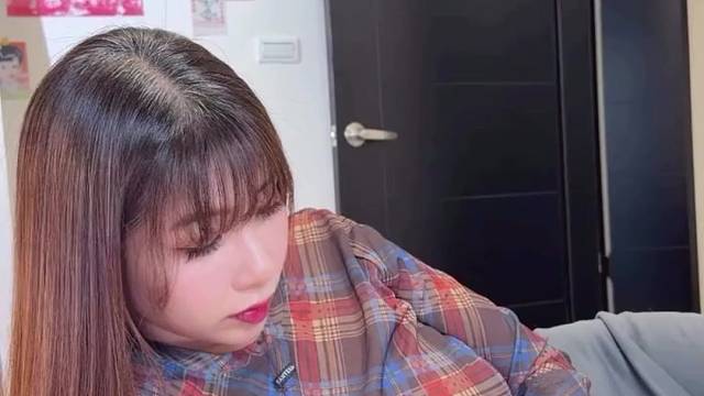 梦梦老师一个人在家