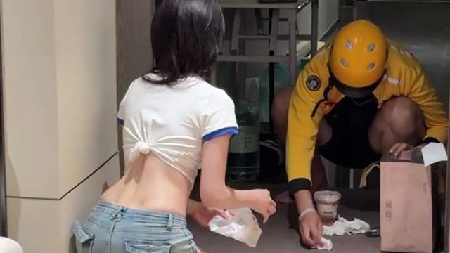 外卖小哥不容易