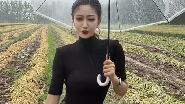 雨中唱歌最好听