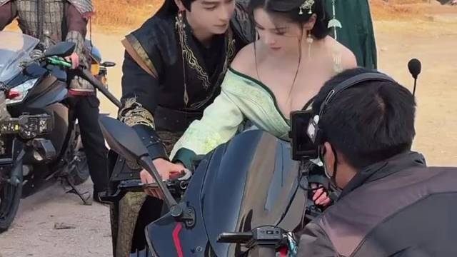 不是？后面关羽啊