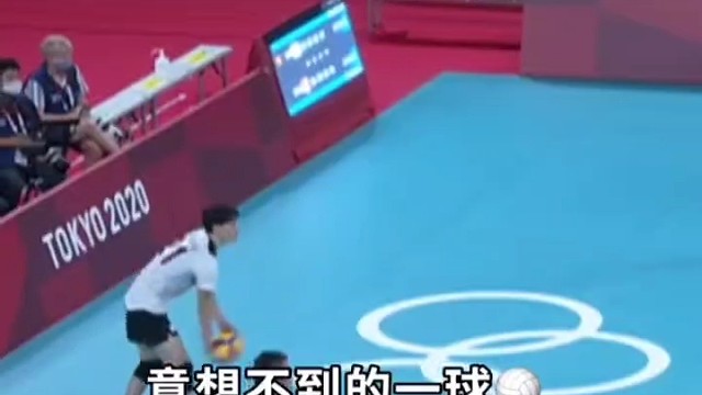 一招声东击西打乱防守节奏，高桥蓝灵动操作，尽显赛场临场应变能力#排球