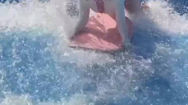 夏天太适合冲浪了