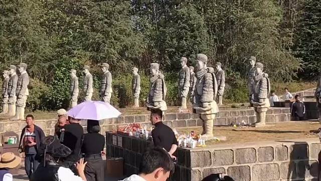 一寸山河一寸血，硝烟之上的守护从未停止。那代孩子没尝过糖果的甜，却咽下了人间最深的苦。别让历史被遗忘
