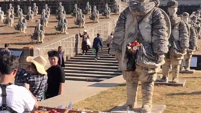 一寸山河一寸血，硝烟之上的守护从未停止。那代孩子没尝过糖果的甜，却咽下了人间最深的苦。别让历史被遗忘