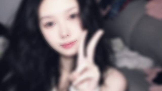 超级喜欢白色的这个假发。