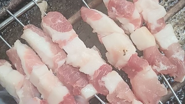萍乡天虹开了个一元烧烤摊