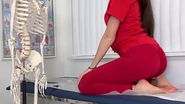 和老师一起舒展一下身体吧