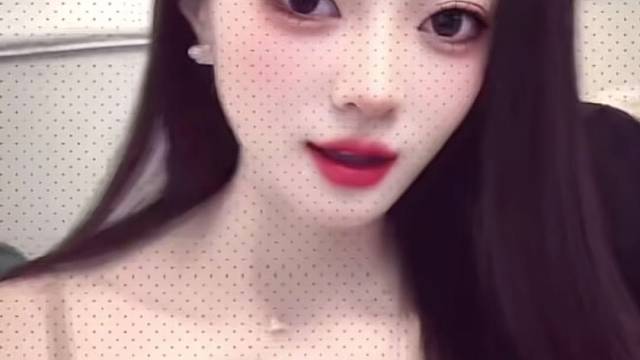 别老给那女的发消息了 给我也发几条