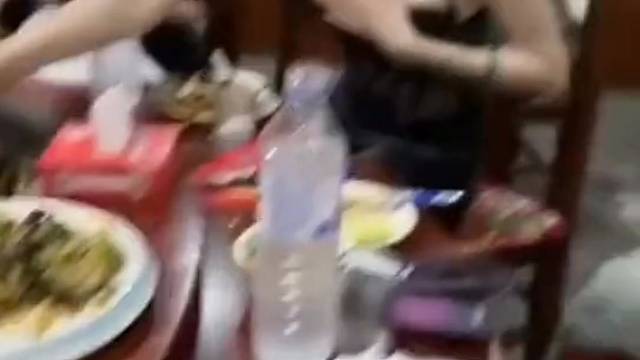 贫穷且吝啬
