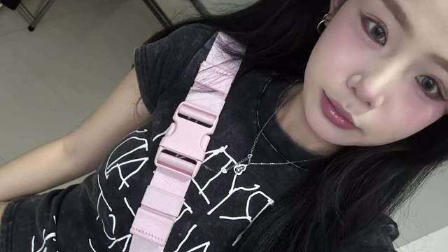 端午节也没什么好祝福的 那就祝你像蛋黄粽一样富的流油 生活像蜜枣粽子一样甜而不腻