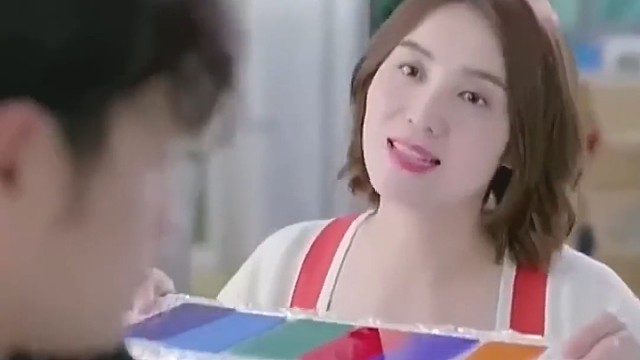 女生让老公翻牌子，不料老公看到后直接当场喷水