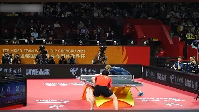 乒乓球比赛现场精彩瞬间