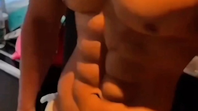 你的腹肌男友已上线