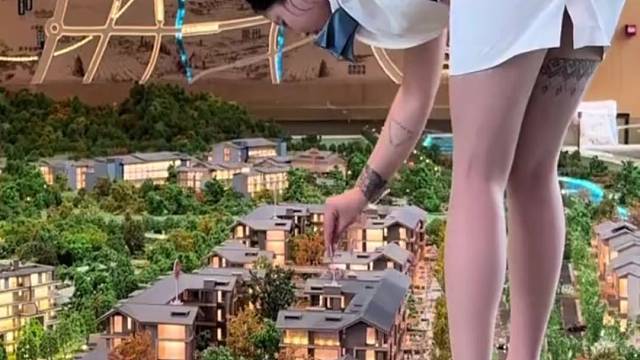 客服小姐姐秒变沙盘奥特曼