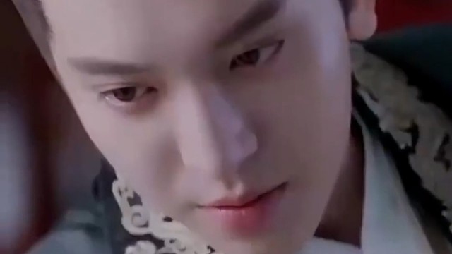 刚睡着手一捞，直接摸到个软乎乎的东西