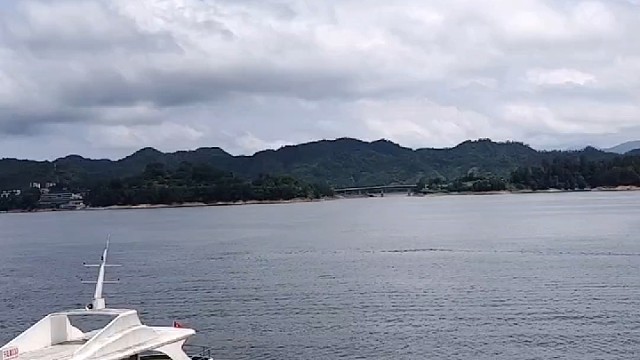 如果今天可以变得更开心，千万不要等到明天，来、我们一起出发吧