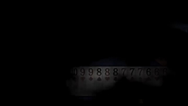 “手里剩两张破牌你还想赢我？来来来，我把底裤都亮给你看，看你怎么接招！”