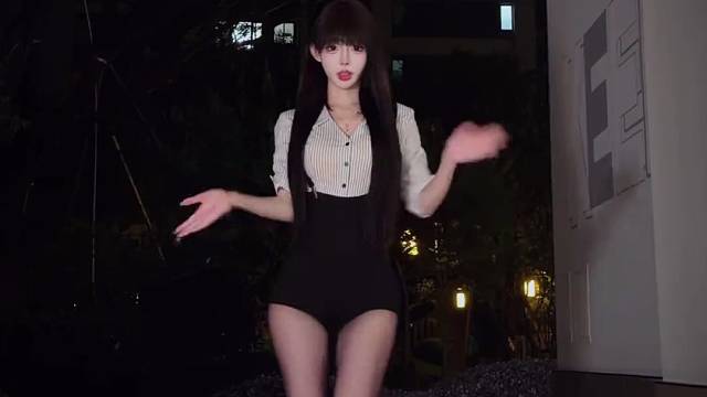 腿长的妮老师
