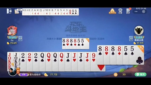 拆弹人员紧绷神经处置险情，全程高度戒备早已浑身冒汗