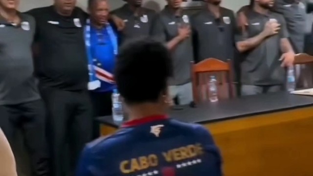 世界杯之旅落幕！佛得角全队会议室齐唱国歌 #世界杯