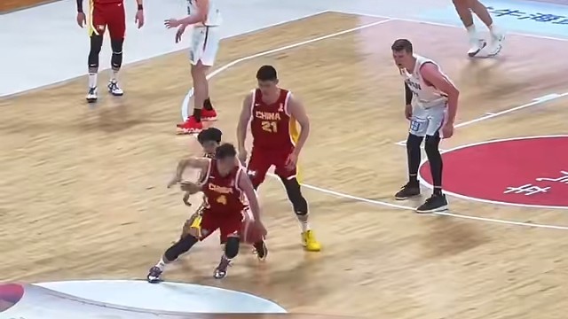 每一次起跳与对抗，都是大秋毫无保留的全力以赴