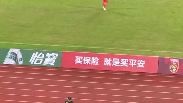红队这一脚长传太漂亮了