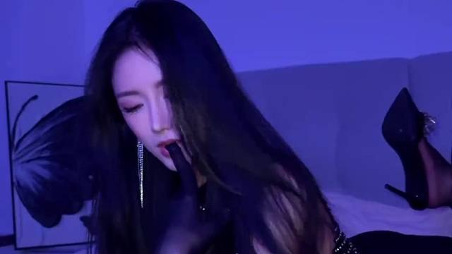 听前辈的看到美女视频一定要评论15个字