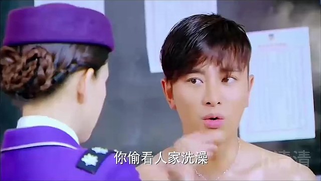 旁边那个才是本色出演