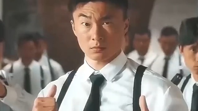 小伙自以为盔甲无敌，不料控制权在对方手里，这下惨了