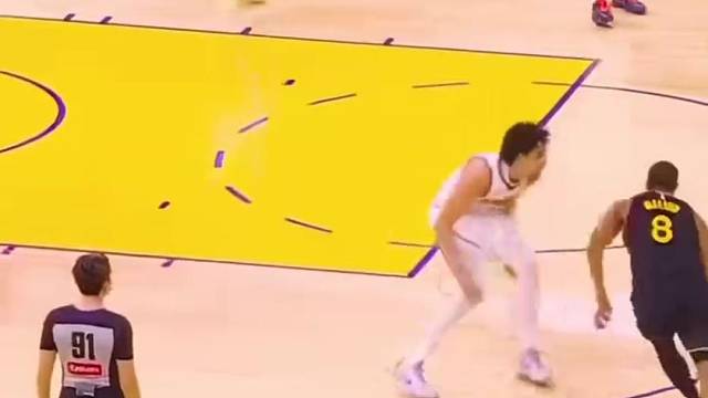 防守漏洞拉满，送给库里超大三分空位#体育