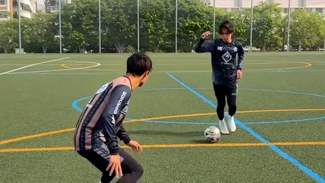 拉球、双触、虚晃。最极致的欺骗，往往藏在最丝滑的节奏里。