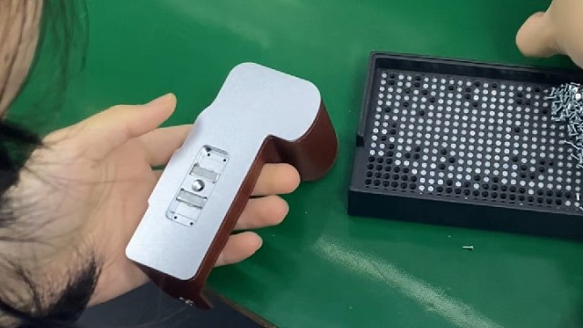 复古街拍套件皮套底座细节实拍，磁吸拆装很顺滑