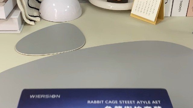 白色街拍和action太配了吧！