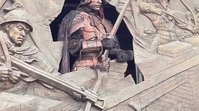 你跟谁俩呢