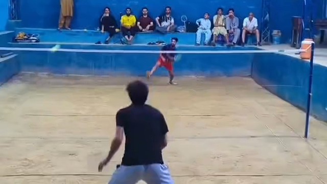 印尼赛场现羽毛球单打名局，两大高手巅峰较量
