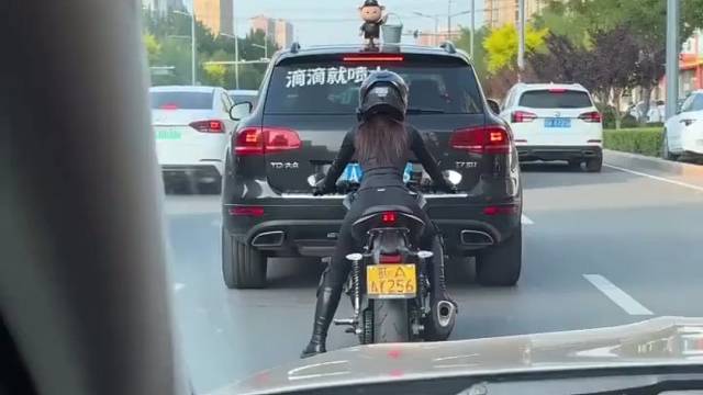 看看你个老六手多欠啊