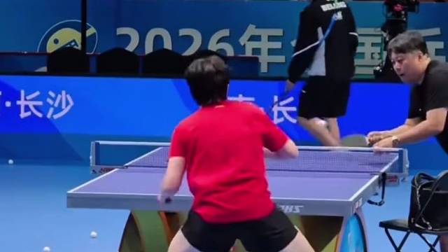 赛场练习一球接一球，激发身体潜能