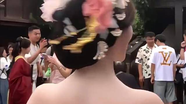 翩若惊鸿